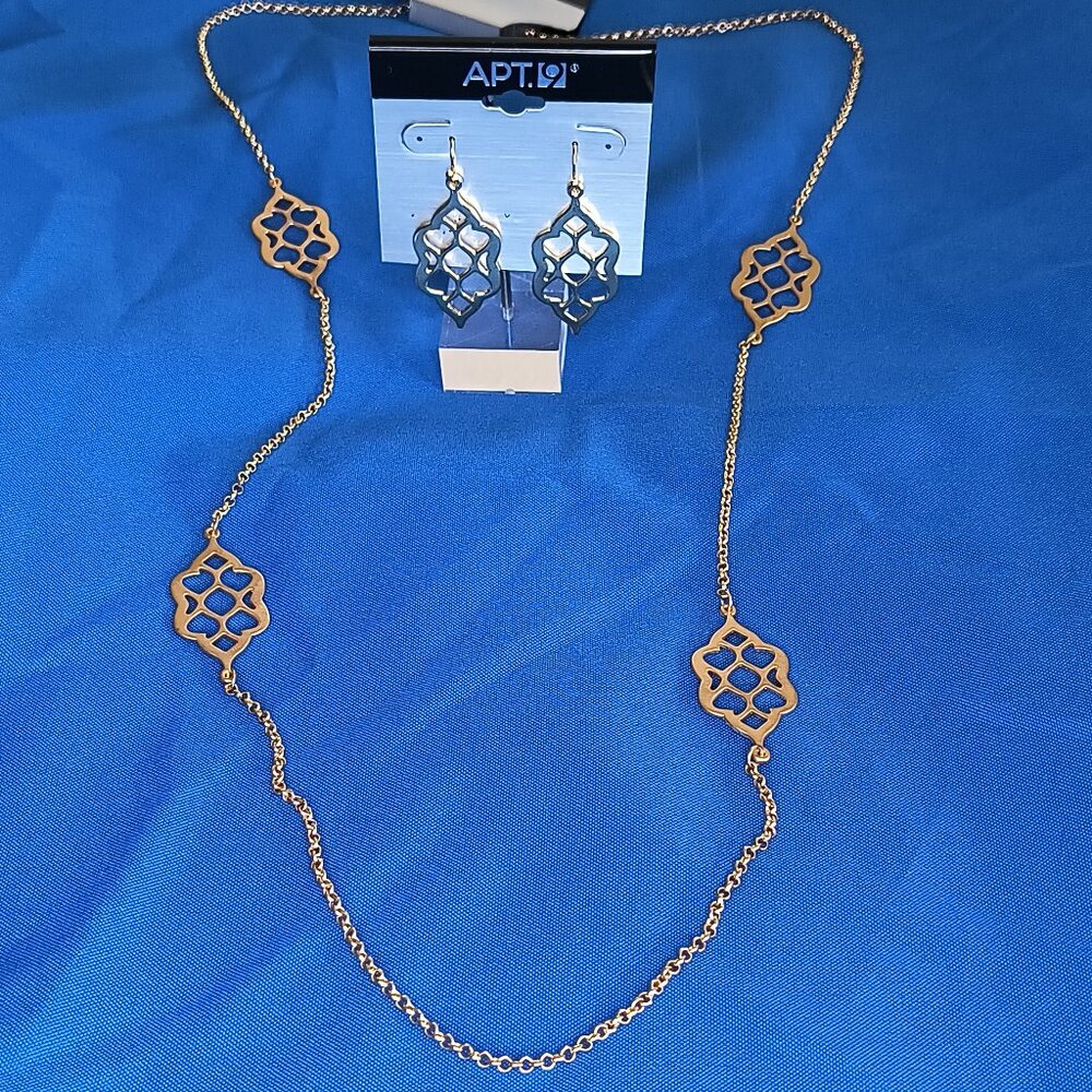 Quatrefoil Flower Geo  Shape Set Earrings/Necklace Gold Tone Metal Statement